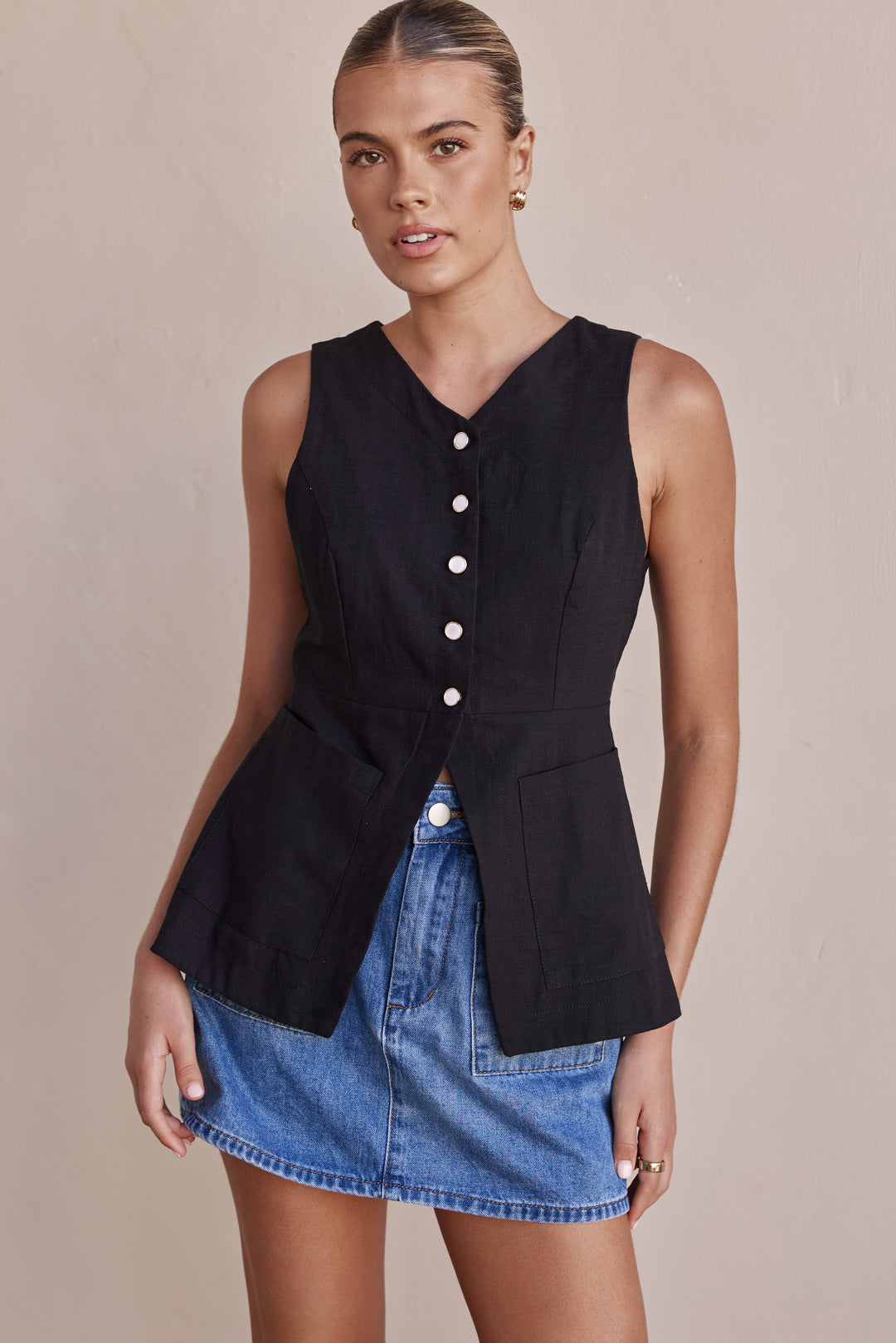 Black Linen Vest for Women with Front Pockets – Sleeveless Design