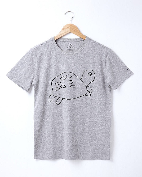 Soft cotton unisex t-shirt with colorful print for casual fashion