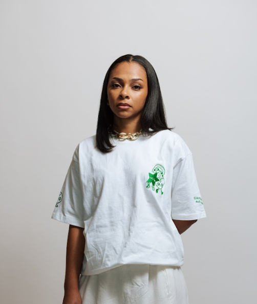 Kazoku: Embroidered short sleeve t-shirt